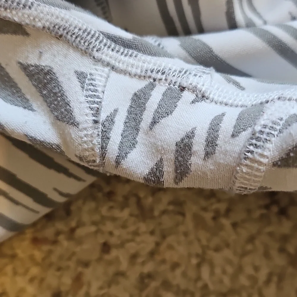Alo Stylish Gray Patterned Crop Leggings